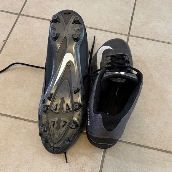 Nike Alpha Black and Gray soccer cleats - Picture 4 of 4